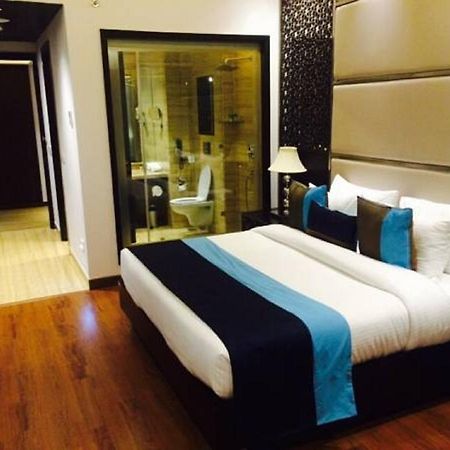 โฮเต็ล ดีไลต์ แกรนด์ Hotel ฟารีดาบัด ภายนอก รูปภาพ