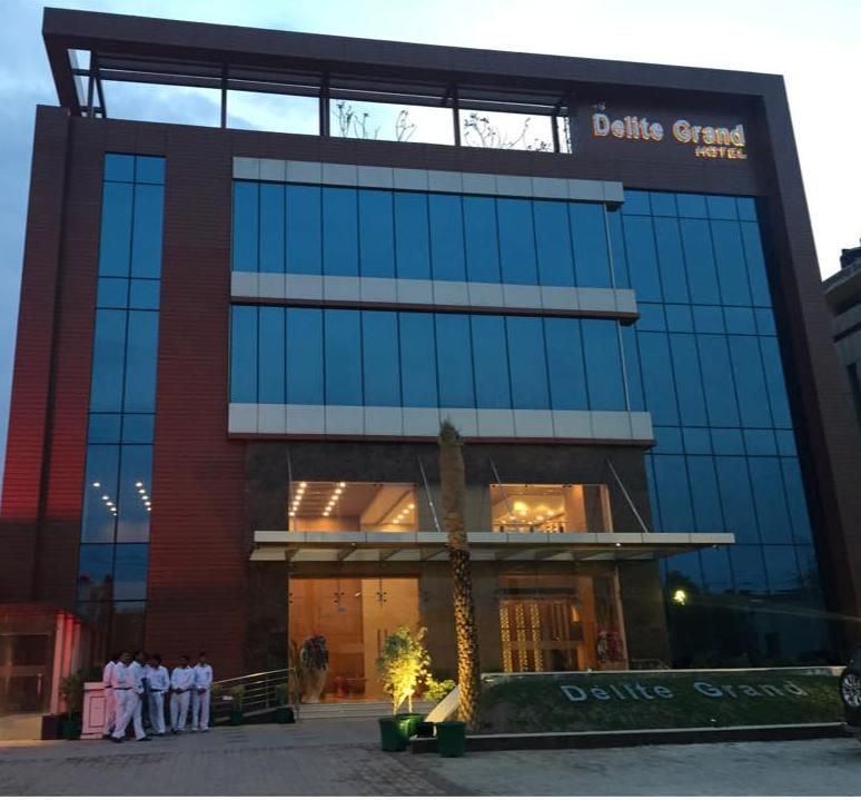 โฮเต็ล ดีไลต์ แกรนด์ Hotel ฟารีดาบัด ภายนอก รูปภาพ