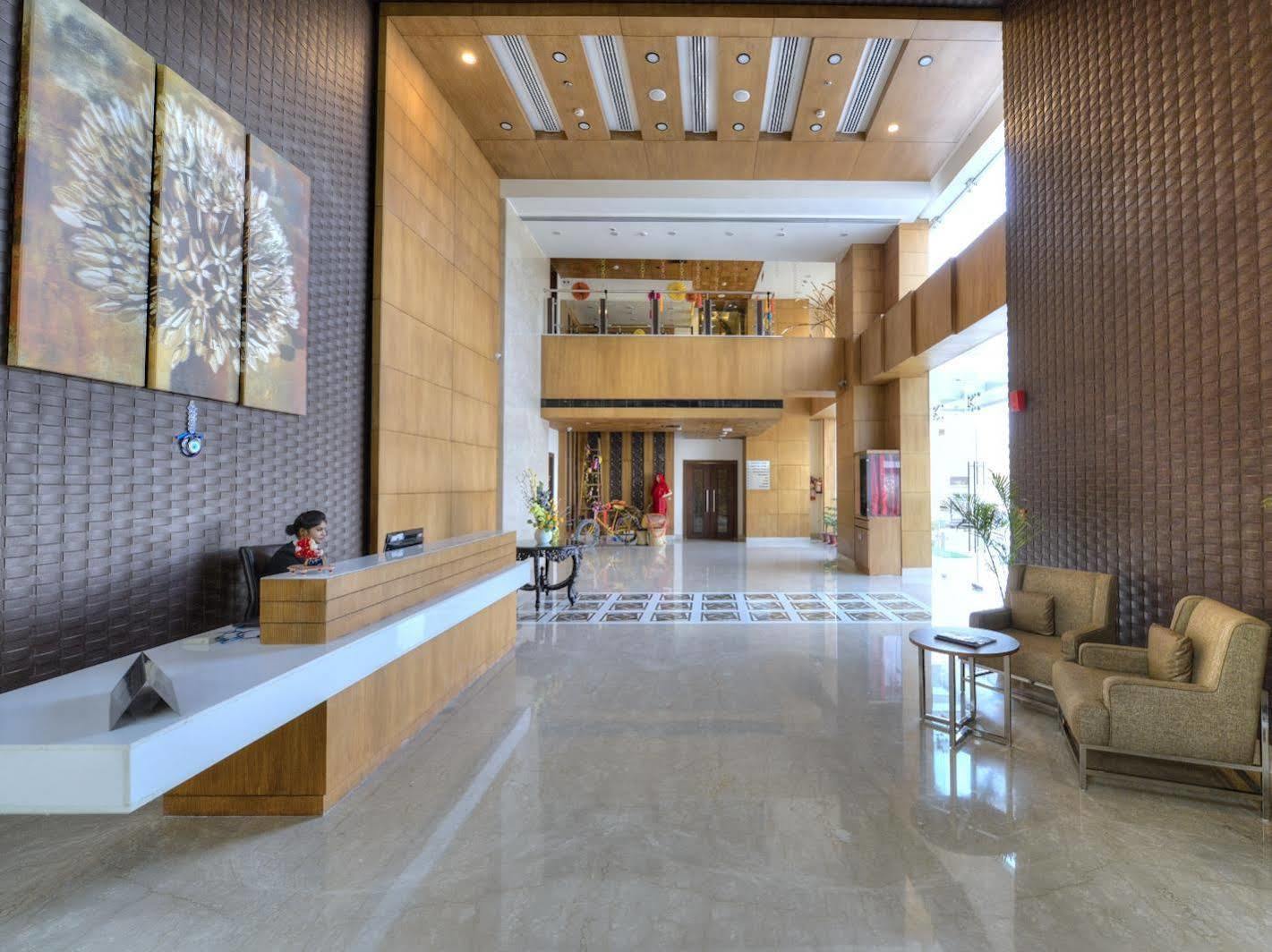 โฮเต็ล ดีไลต์ แกรนด์ Hotel ฟารีดาบัด ภายนอก รูปภาพ