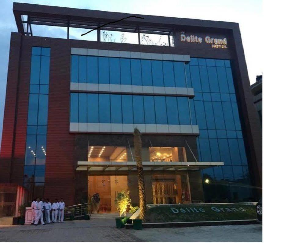 โฮเต็ล ดีไลต์ แกรนด์ Hotel ฟารีดาบัด ภายนอก รูปภาพ
