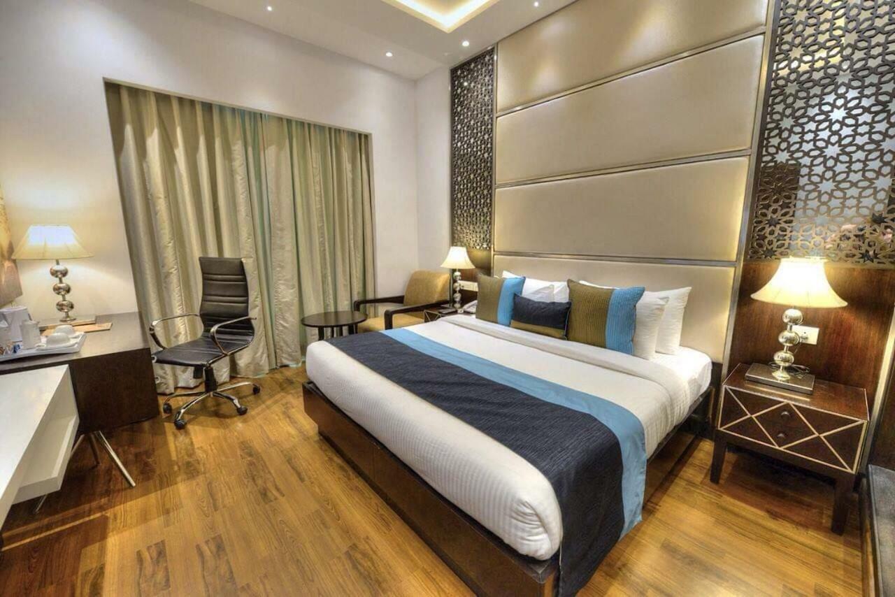 โฮเต็ล ดีไลต์ แกรนด์ Hotel ฟารีดาบัด ภายนอก รูปภาพ